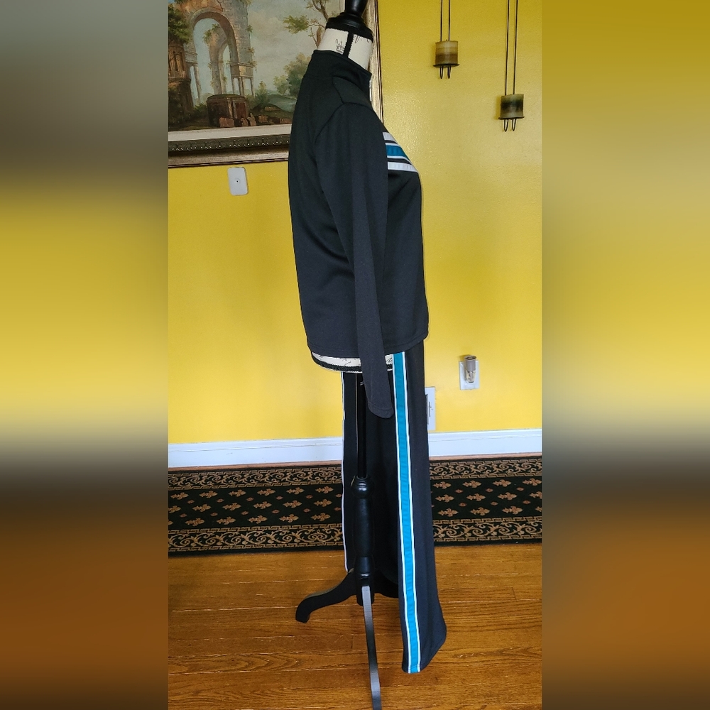 Sportsuit - Picture 3 of 7
